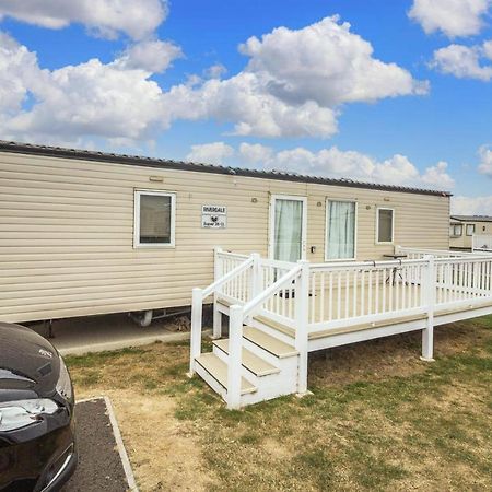 מלון Caravan With Decking At Martello Beach Nearby Clacton-On-Sea Ref 29017Kv מראה חיצוני תמונה