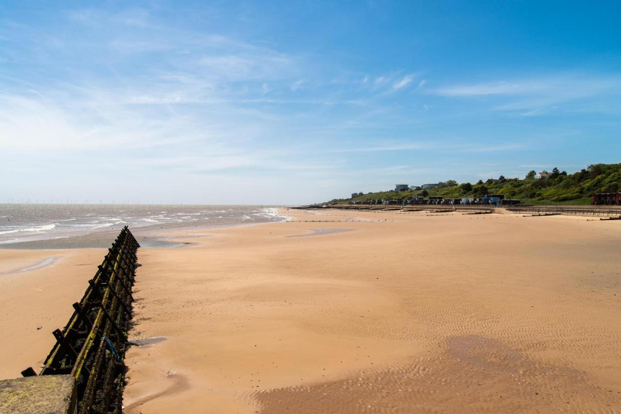 מלון Caravan With Decking At Martello Beach Nearby Clacton-On-Sea Ref 29017Kv מראה חיצוני תמונה